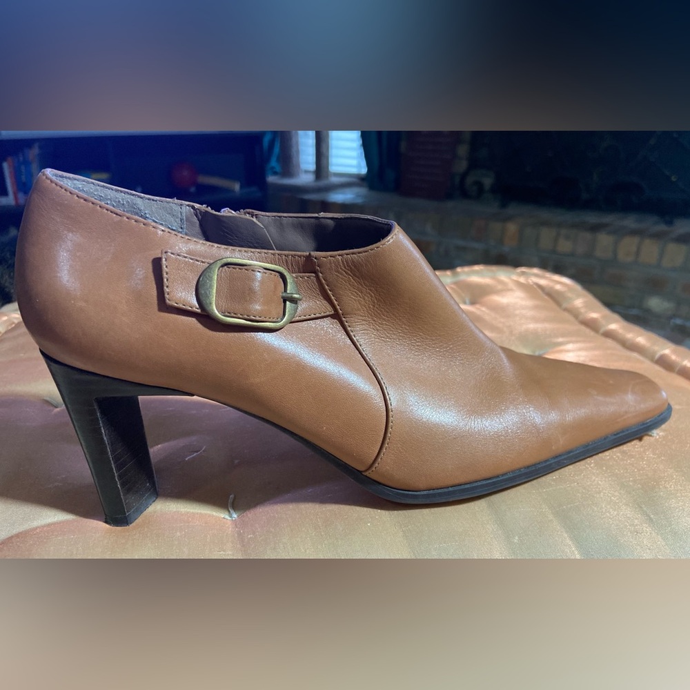 LIGHT BROWN HEELED SHOE/BOOT